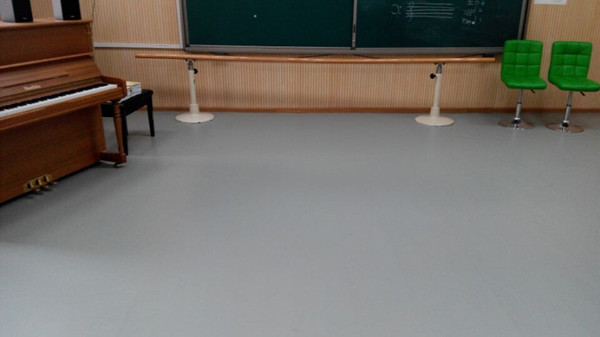 草橋小學(xué)舞蹈室.jpg 草橋小學(xué)舞蹈室.jpg