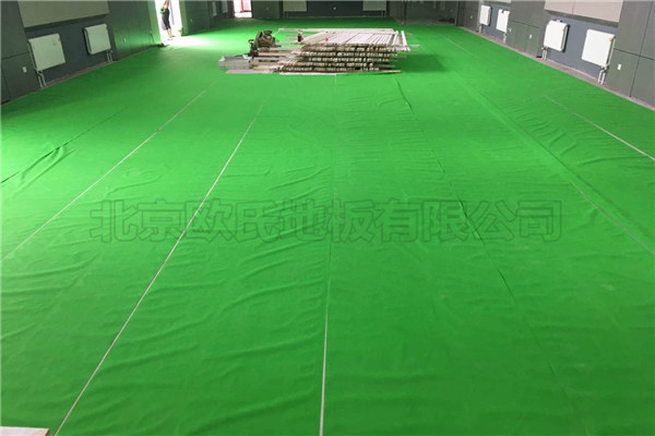 實(shí)木運(yùn)動(dòng)地板